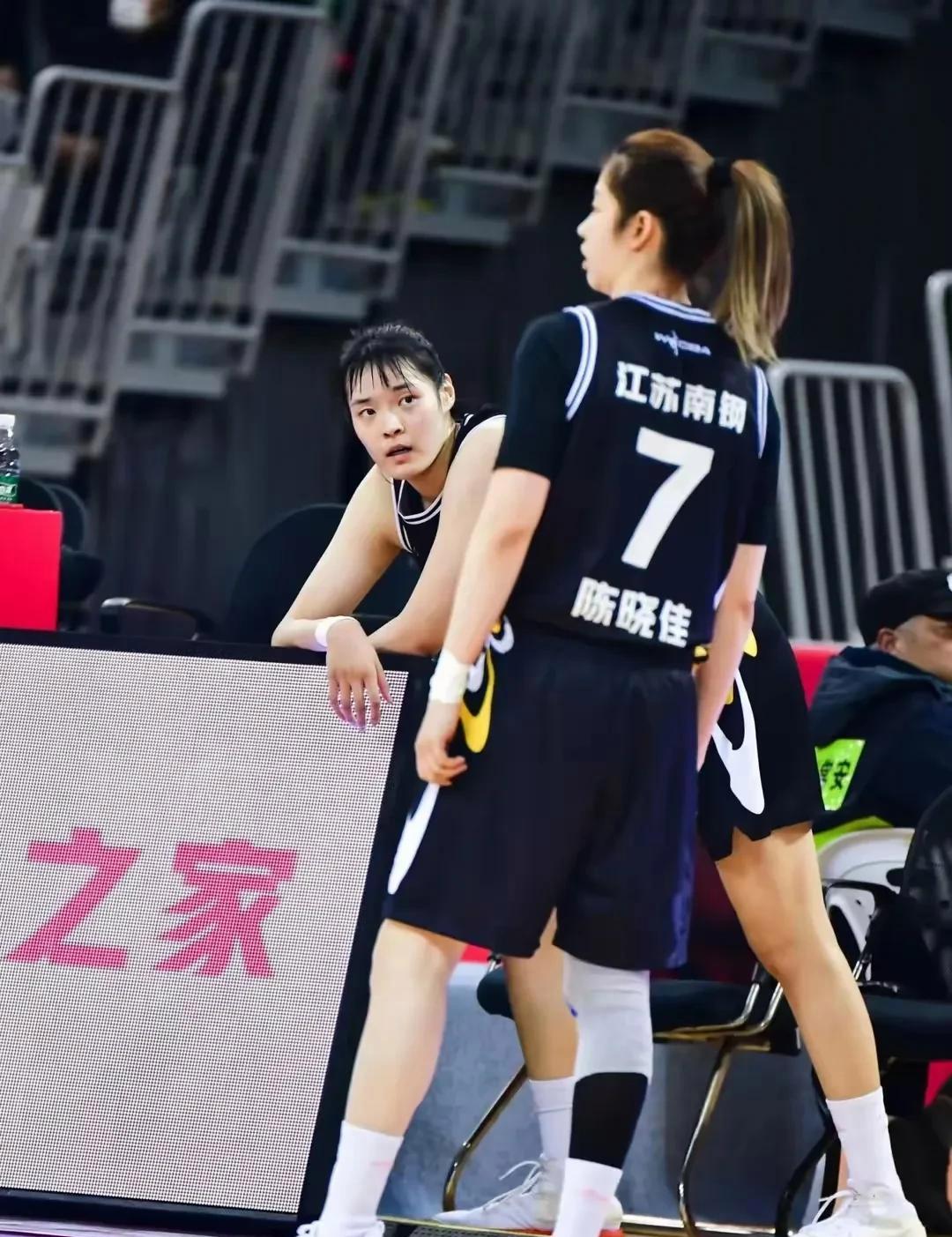 集结日CBA季后赛焦点战，国际米兰篮板制胜，媒体盛赞，球探报告显示潜力的简单介绍