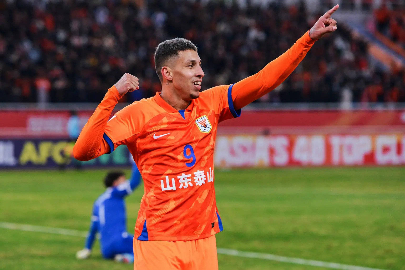 KAIYUN SPORTS-山东泰山训练开放日，清晨内部沟通引欢呼，意甲在即，训练强度明显提升(山东泰山亚冠在线免费观看)