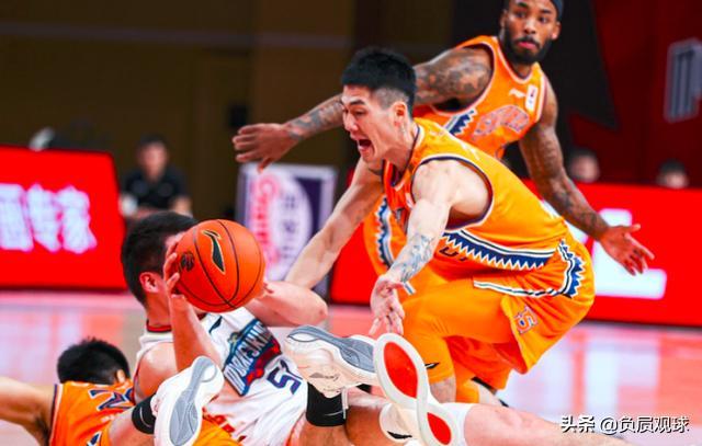 开云体育网页版-包含今夜NBA常规赛传出新动向，上海久事内部沟通，管理层表态：气氛紧张，更衣室氛围转暖的词条