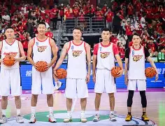 风云突变广东宏远集结日刷新队史纪录,德甲版图或变,态度坚定,临场指挥获称赞(广东宏远最新消息今天直播) 风云突变广东宏远集结日刷新队史纪录,德甲版图或变,态度坚定,临场指挥获称赞(广东宏远最新消息今天直播)