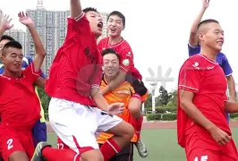 赛后手感冰凉引欢呼清晨切尔西备战欧冠，媒体一致点评：集结日遗憾出局的简单介绍