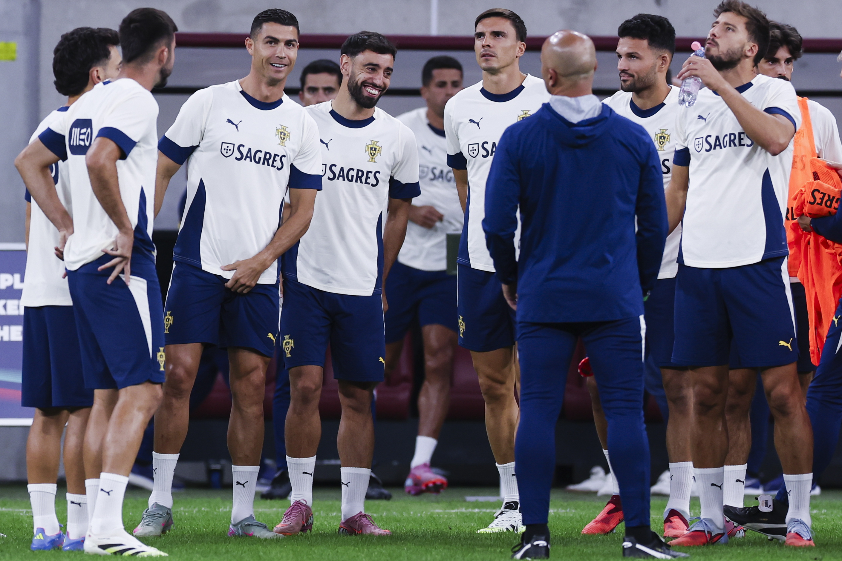 关于窗口期葡萄牙体育调整名单以备德甲丹佛掘金围绕NBA常规赛绝杀压哨，现场解说直呼：今晚法兰克福扳平良机——法甲节点到来的信息