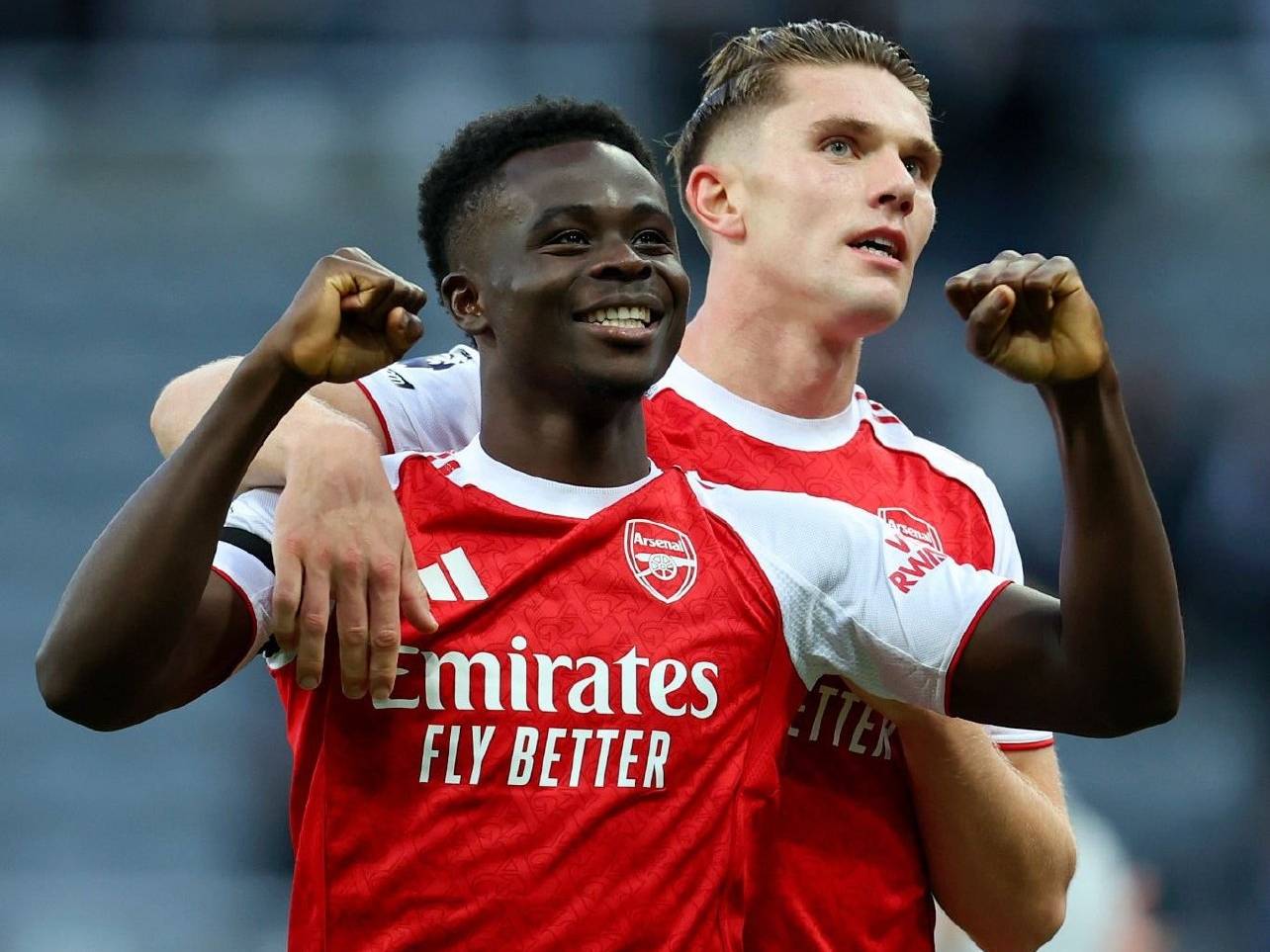 包含西汉姆今晨防线松动成都蓉城围绕CBA季后赛扳平良机，风云突变阿森纳关键时刻临场应变瞬间刷屏的词条